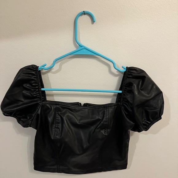 7 For All Mankind Black Faux Leather Puff Sleeve Crop Top - Picture 1 of 6